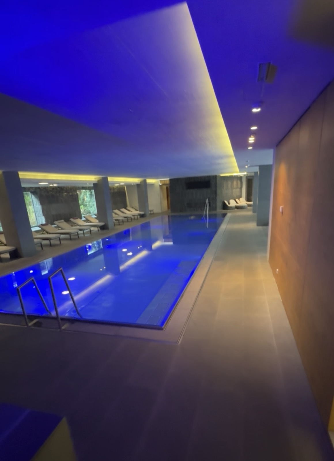 Indoor pool and spa area at the Elisabeth Hotel
